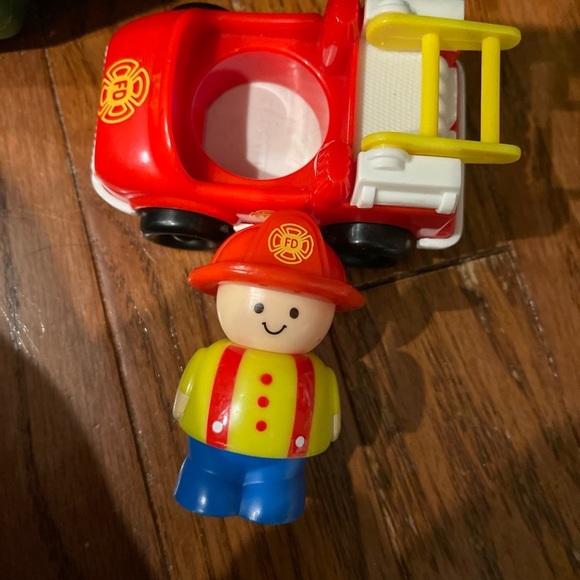 Ultra Rare Vintage 1992 Shelcore Toy Fire Rescue Truck W/ Fireman Combo Playset - Picture 1 of 5